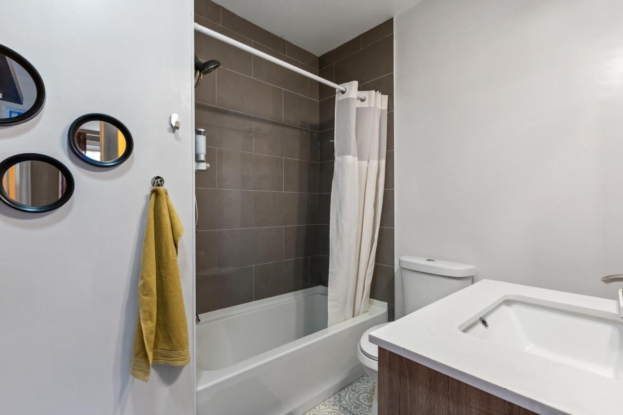 Pristine Townhouse With Rooftop Deck Near Canton! Baltimore Exterior photo