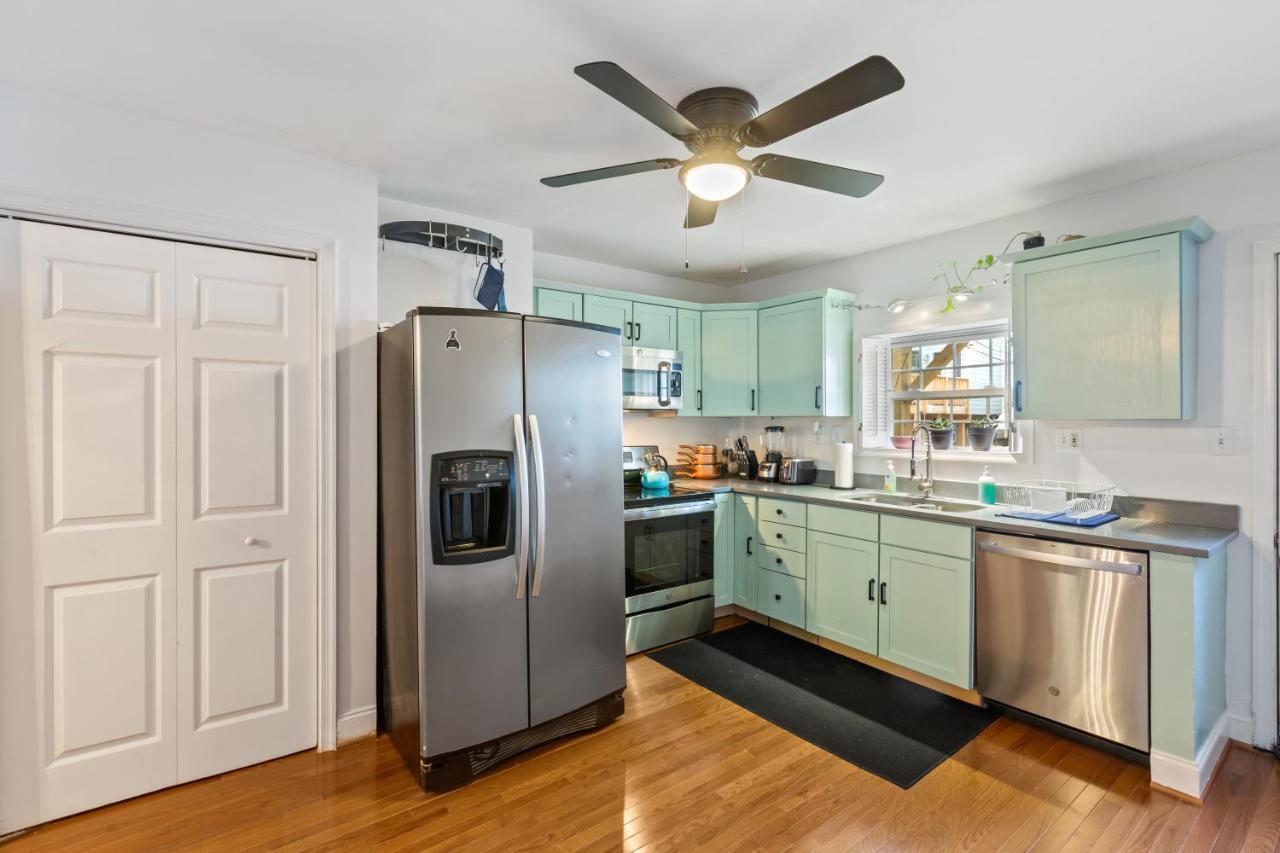 Pristine Townhouse With Rooftop Deck Near Canton! Baltimore Exterior photo