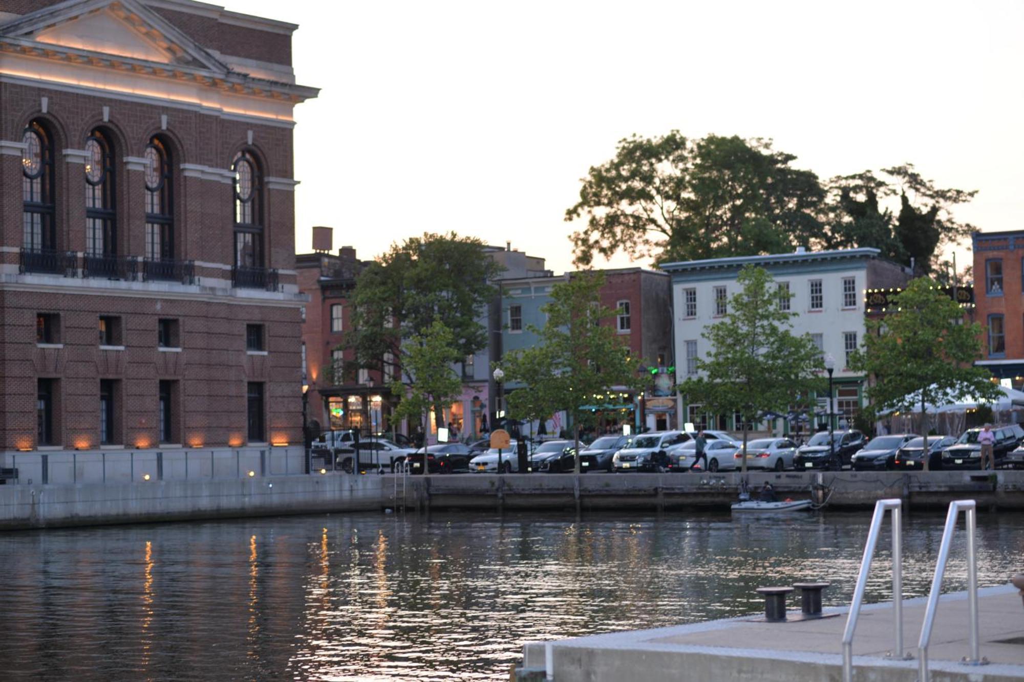 Pristine Townhouse With Rooftop Deck Near Canton! Baltimore Exterior photo