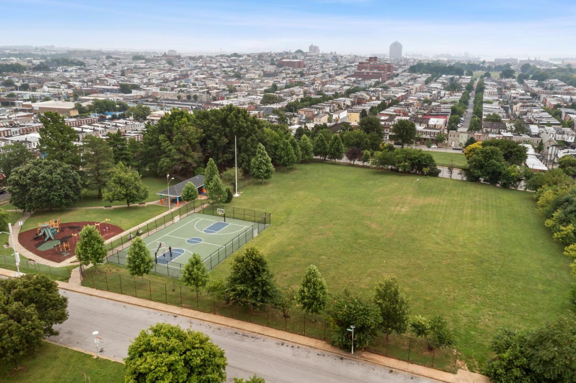 Pristine Townhouse With Rooftop Deck Near Canton! Baltimore Exterior photo
