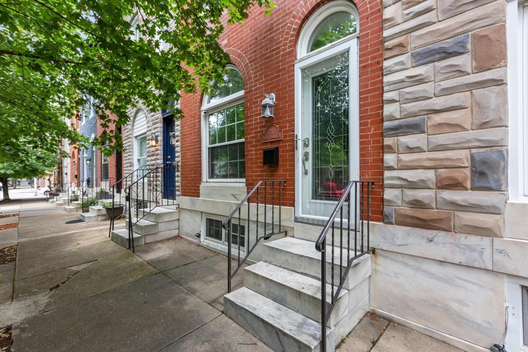 Pristine Townhouse With Rooftop Deck Near Canton! Baltimore Exterior photo